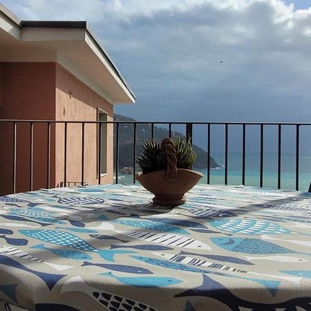 Ocean View Flat With Wi-Fi, Ac And Elevator To Town Daire Levanto Dış mekan fotoğraf